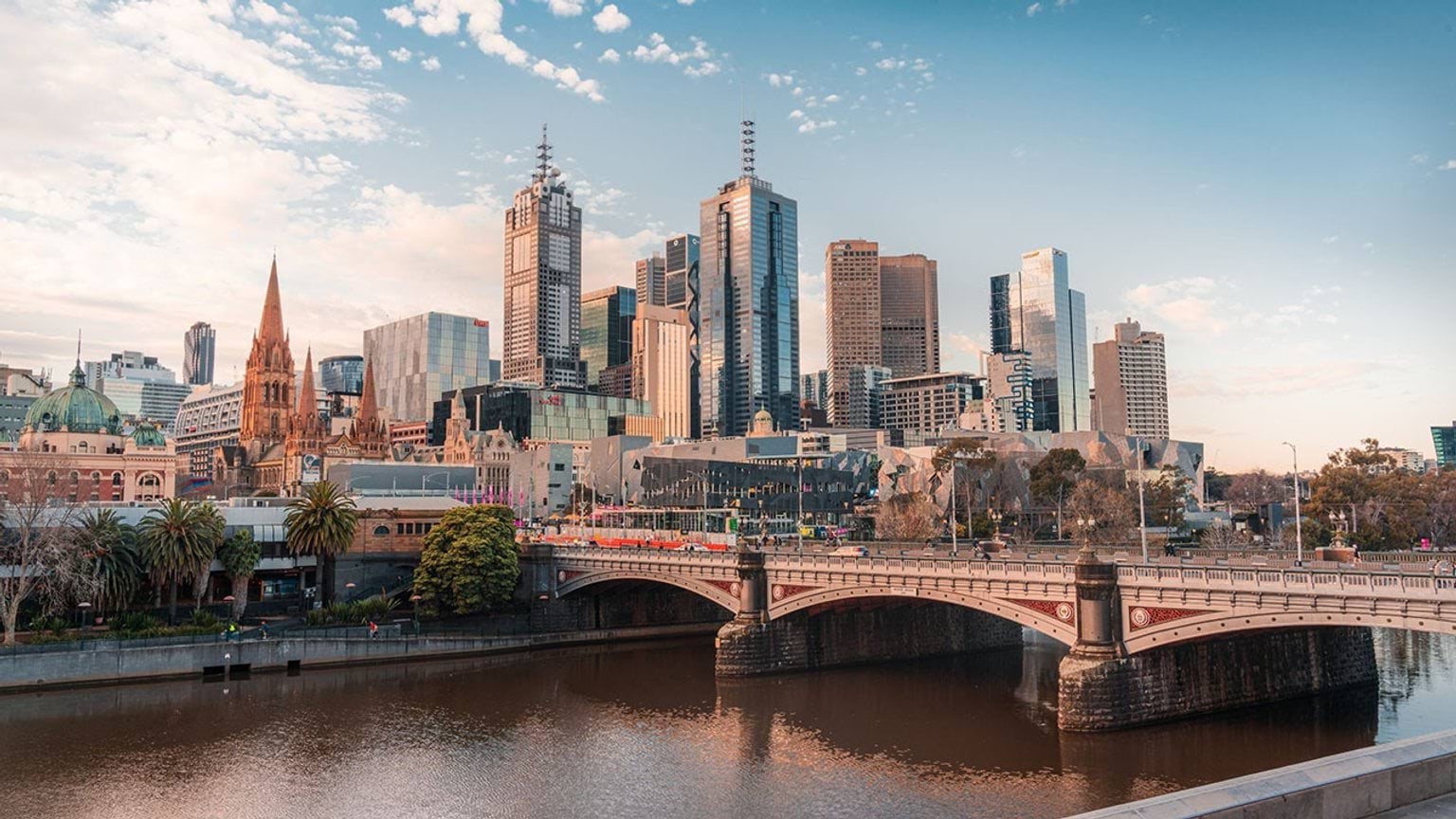 Melbourne city skyline and Princes Bridge over the Yarra River
